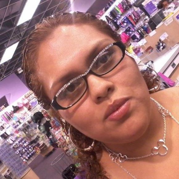 Meet your Posher, Stephanie - Picture 1 of 1